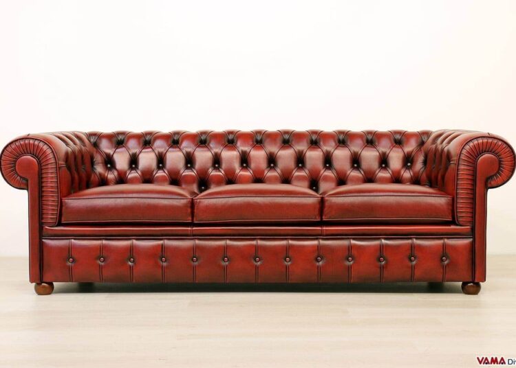 Divano-Chesterfield-3-posti-rosso-in-pelle-asportata-vintage-effetto-antico